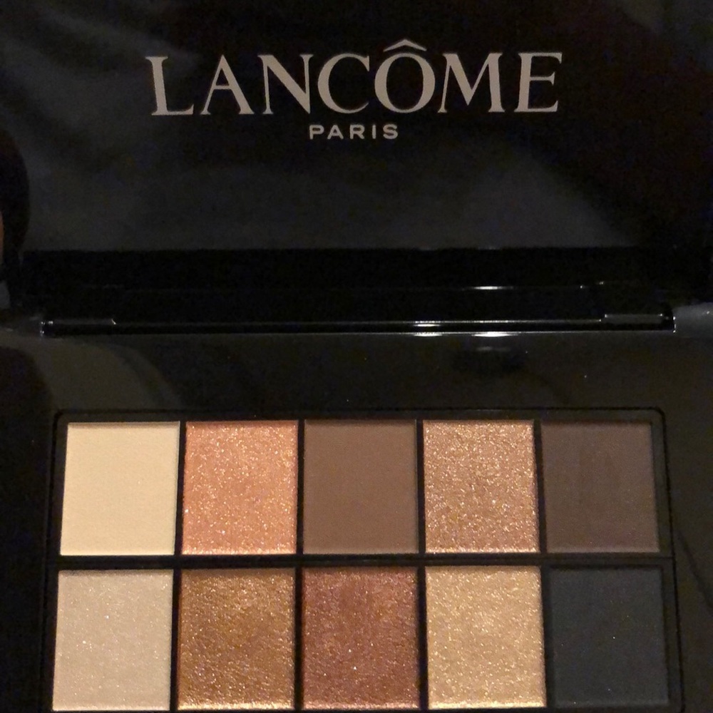 Eye shadow palette